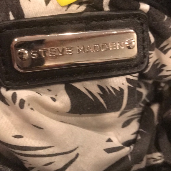 STEVE MADDEN Soft black Leather Shoulder Bag. - Picture 6 of 8